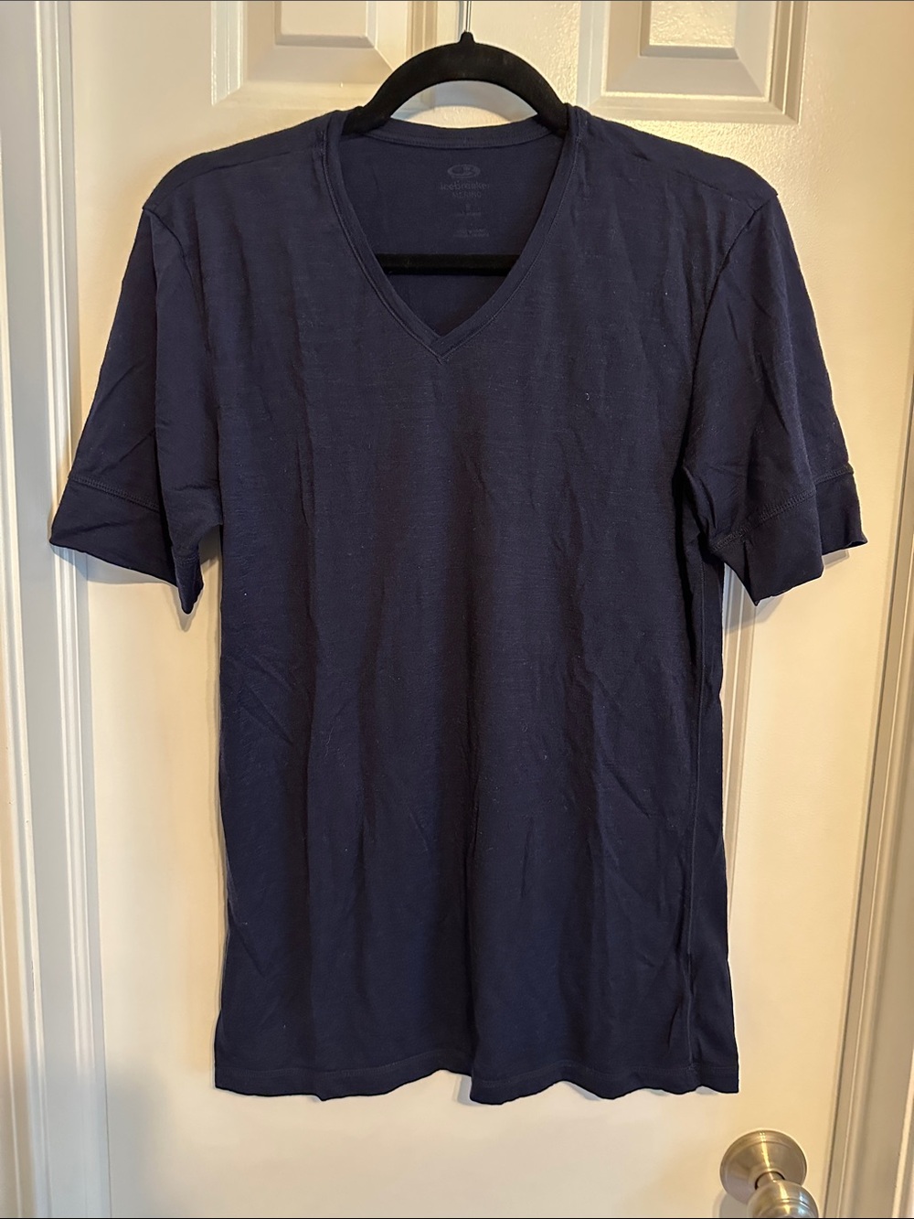 Icebreaker Men’s V-Neck Merino T-Shirt in  dark navy blue Small